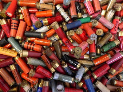 Lot Over four hundred mixed collectors' shotgun...