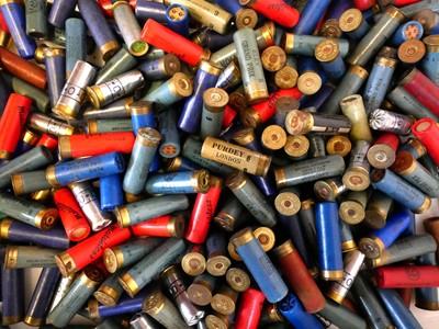 Lot Over three hundred mixed 16 bore collectors'...