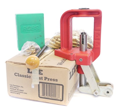 Lot 595 - New boxed Lee Classic cast press, in unused...