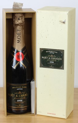 Lot 89 - 1 bottle in Presentation Box carton, Rare Champagne