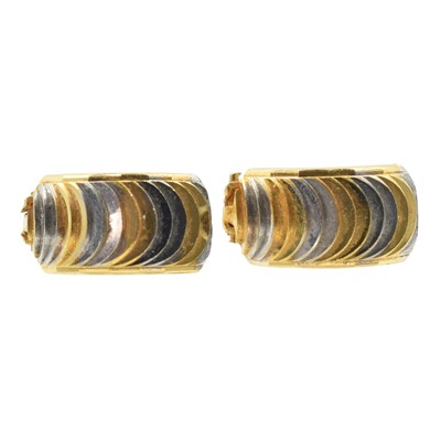 Lot 140 - Two-tone gold hinged half hoop earrings with fluted design, set in 18ct and 22ct gold