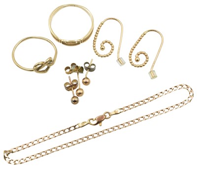 Lot 179 - A selection of 9ct and 14ct gold pieces