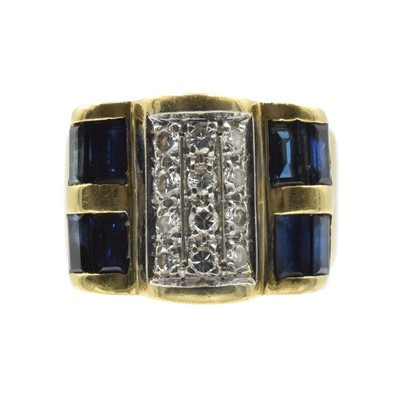 Lot 143 - A Hefty 18ct gold, sapphire and diamond ring