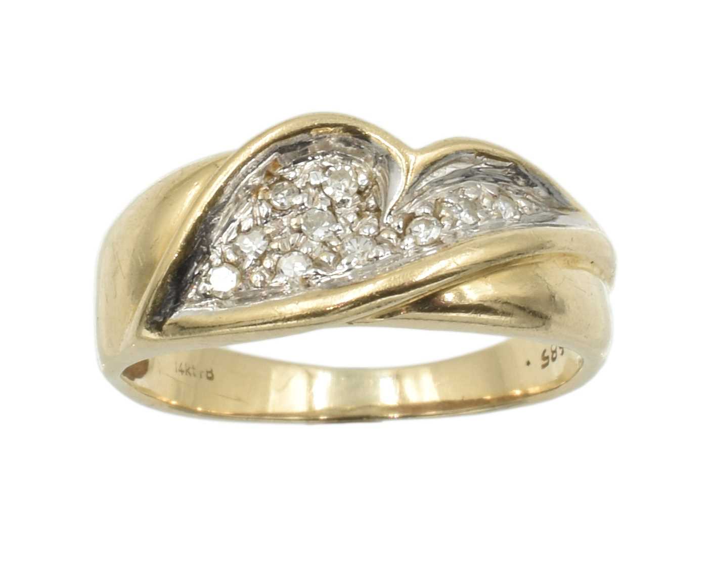 Lot 118 - A 14ct gold and diamond crossover ring