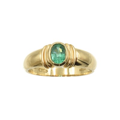 Lot 155 - A vintage emerald ring, set in 18ct gold