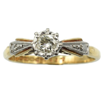 Lot 131 - An 18ct gold and diamond solitaire ring