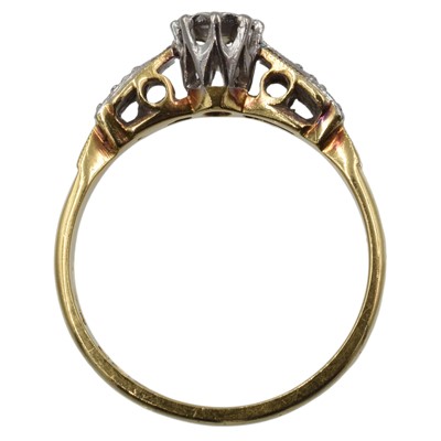 Lot 131 - An 18ct gold and diamond solitaire ring