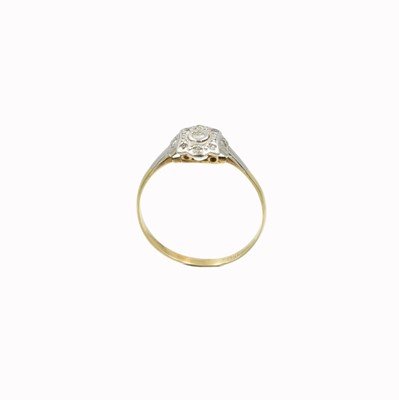 Lot 25 - An 18ct gold and diamond low set ring