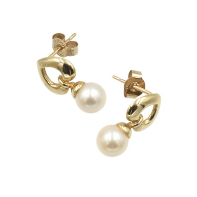 Lot 104 - 9ct yellow gold and pearl earrings