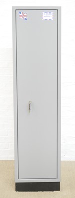 Lot Brattonsound steel gun cabinet, with internal...