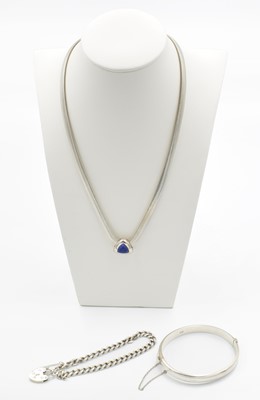 Lot 214 - A selection of 3 silver pieces