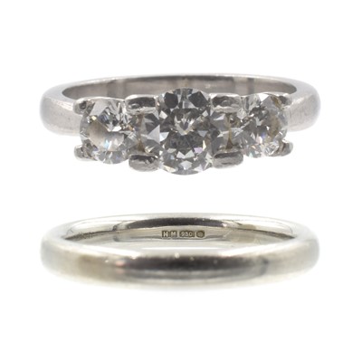 Lot 65 - A diamond trilogy ring and platinum wedding band set
