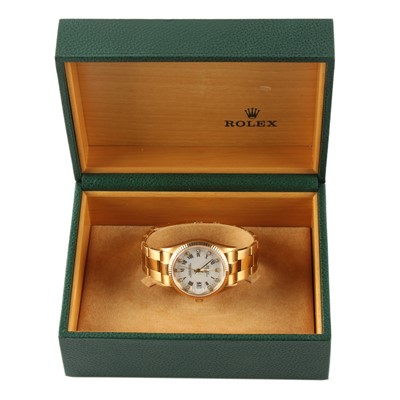 Lot 256 - An 18ct gold date-just with diamond dot dial wristwatch