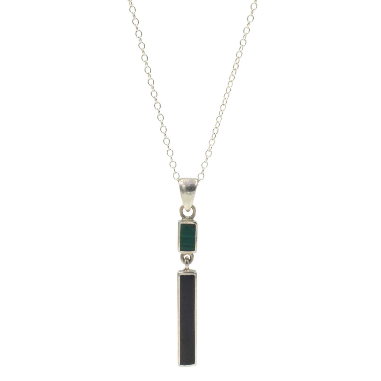 Lot A malachite and onyx pendant, set in silver