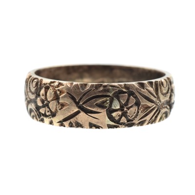 Lot 116 - An engraved 9ct gold wedding band