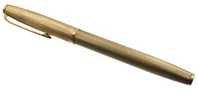 Lot 200 - A 9ct yellow gold pen