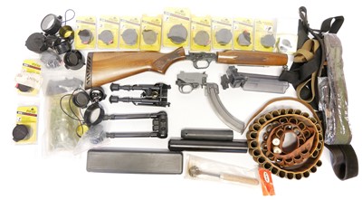 Lot Collection of shooting accessories, to include...