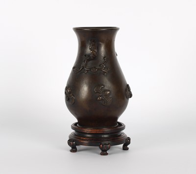 Lot A Chinese Qing Dynasty Bronze 'Five Bats (五隻蝙蝠)' Vase