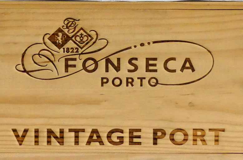 Lot 7 - 12 bottles in OWC Fonseca Vintage Port