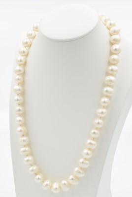 Lot 121 - A South Sea Pearl necklace