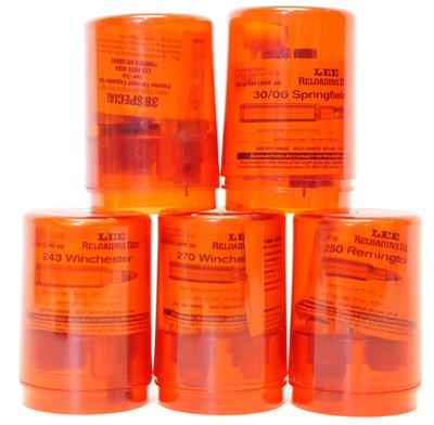 Lot Five Lee three die sets, in calibres 22-250,...