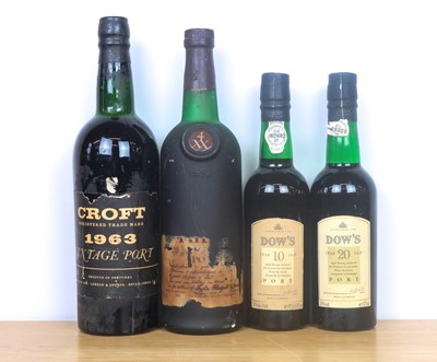 Lot 57 - 4 bottles including 2 half bottles Tawny and Croft