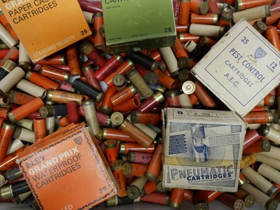 Lot 665 - Mixed collectors cartridges, approximately 550...