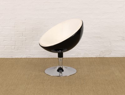 Lot 234 - Mid-Century Style Swivel 'Egg' Chair