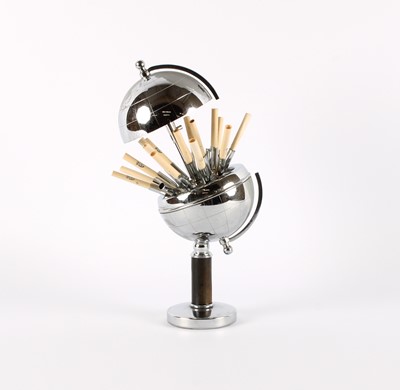 Lot 295 - Vintage 'Globe' Desktop Cigarette Dispenser