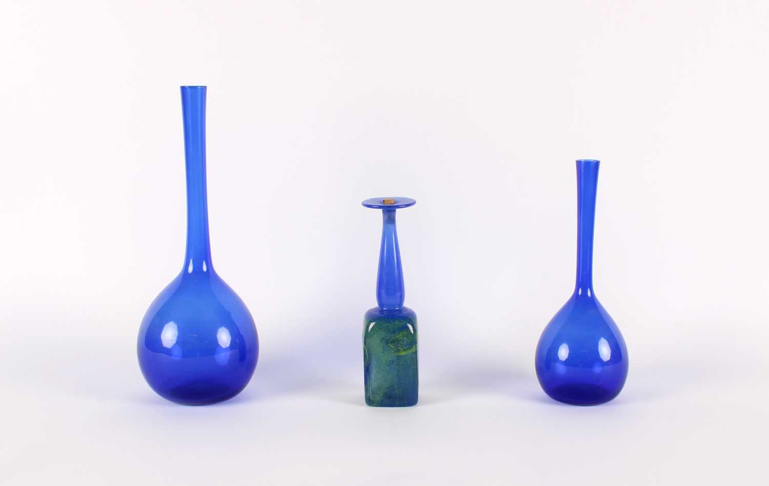 Lot 9 - Graduated Pair of Swedish Bottle Vases by Arthur Percy for Gullaskruf
