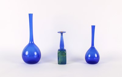 Lot 9 - Graduated Pair of Swedish Bottle Vases by Arthur Percy for Gullaskruf