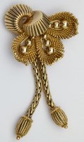 Lot 355 - 9ct gold bow and tassel brooch, 27.1g.