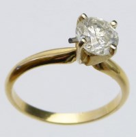 Lot 356 - Single stone diamond ring approx. 1ct.