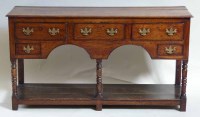 Lot 449 - Oak dresser.