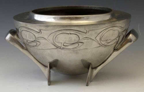 Lot 16 - Pewter bowl 0229 attributed to Archibald Knox.