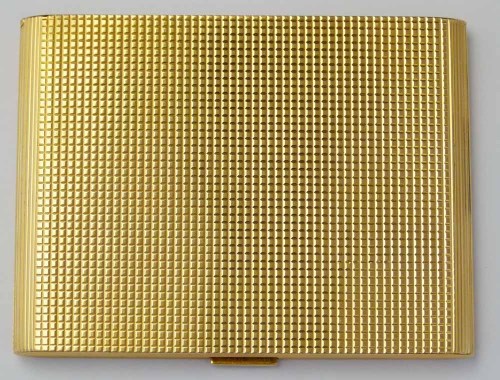 Lot 260 - 18ct gold cigarette case, with square hatched