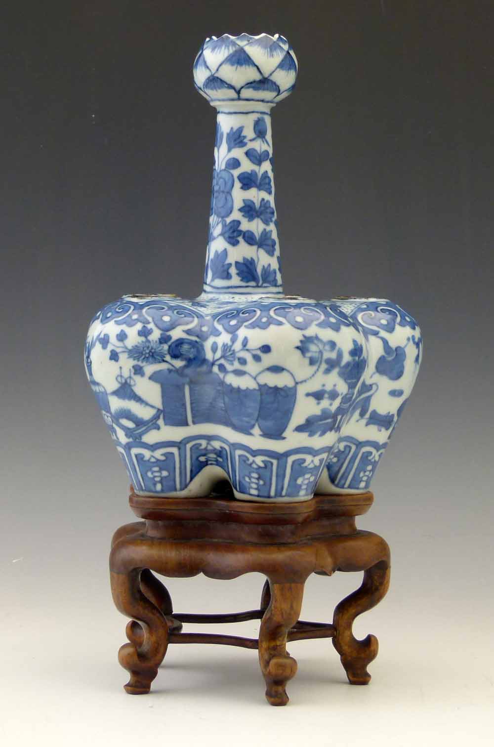 Lot 325 Chinese tulip vase with wood stand