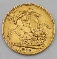 Lot 309 - 1914 gold sovereign.