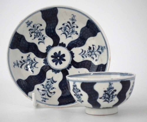 Lot 97 - Lowestoft teabowl and saucer circa 1780  painted