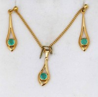 Lot 275 - 18ct gold and emerald necklace and pendant
