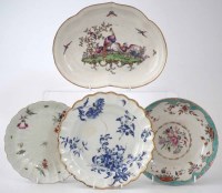 Lot 184 - Two Worcester saucer dishes, a plate and kidney