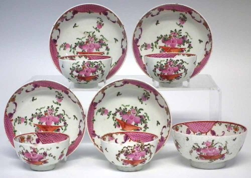 Lot 144 - Four Lowestoft teabowls and saucers and a small