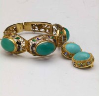 Lot 316 - Green cabochon bracelet
