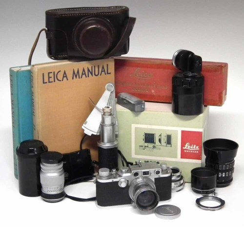 Lot 21 - Leica III C and equipment as per list provided.