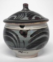 Lot 237 - Bernard Leach lidded preserve dish.