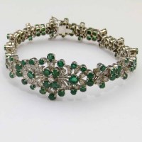 Lot 369 - Emerald and diamond white gold bracelet