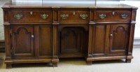 Lot 526 - Oak dresser.