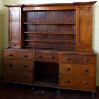 Lot 529 - Oak dresser complete with rack.