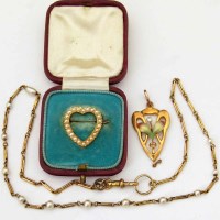 Lot 284 - Victorian heart-shaped pearl brooch; gold and