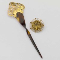 Lot 292 - Late Victorian gold topped hair pin and a 9ct